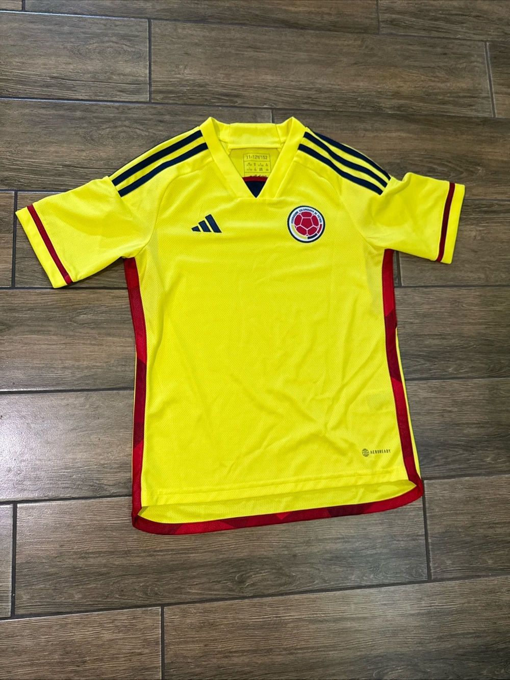 Adidas Colombia 2022/23 national football team home jersey Youth Size 11-12Y (M)